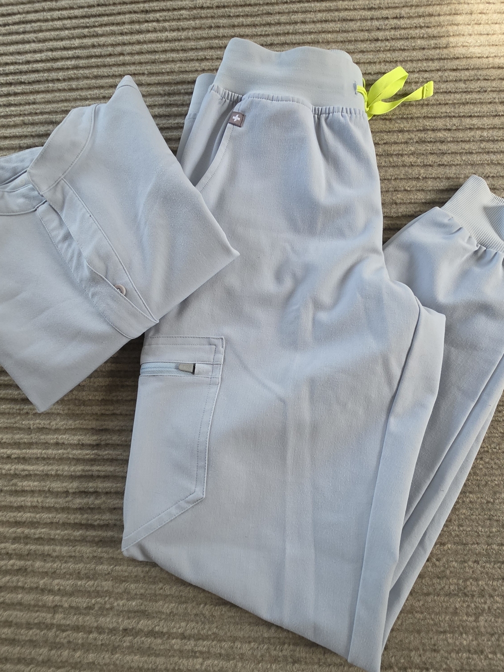 FIGS Set Zamora Jogger Scrub Pant & Rafaela Oversized Scrub Top Light Blue XS